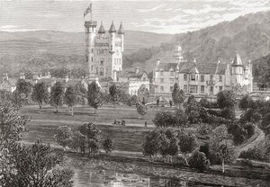 Balmoral Castle, Aberdeenshire, gezien vanaf de rivier Dee, uit 